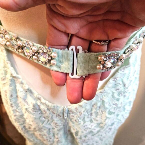 Elegant Mint Green Lace Evening Gown - Picture 7 of 12